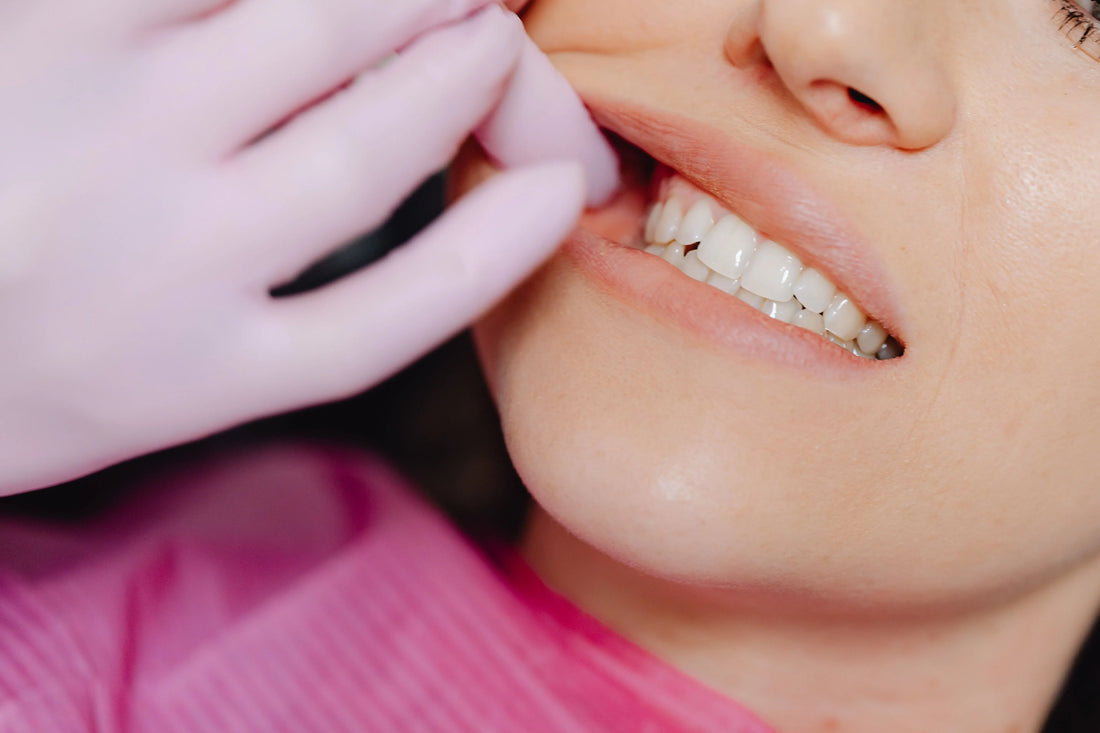 Dents sensibles : comment adapter sa routine sourire sans douleur